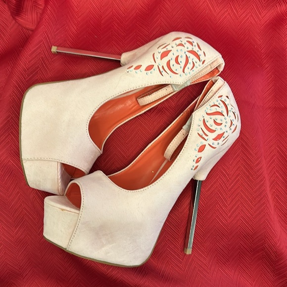 Qupid Pink 5.5” Platform Heel. Open Toe. Size 8.5 - Picture 4 of 4